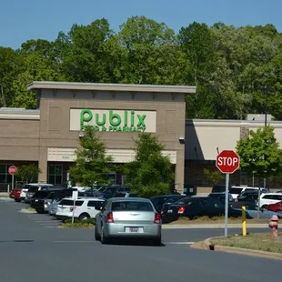 cars parked in front of a publix store