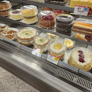 Can we talk about the amazing cakes!