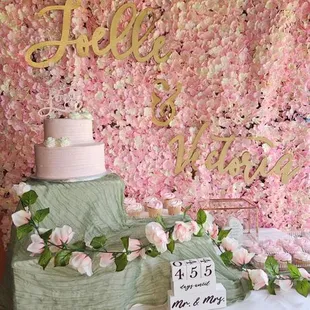 Thank you, Publix Southgate. The cake was perfect for my niece's engagement party. You made things easy &amp; calmed me ordering from Miami.