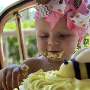 The SMASH cake that was a perfect compliment to her two tiered custom beauty.