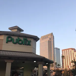 Bayshore Publix, with a nice view of the downtown skyline, south tampa