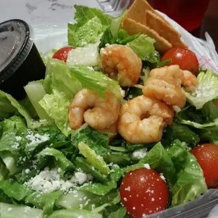 Love getting the blackened shrimp salad to go for a quick and delicious lunch!!