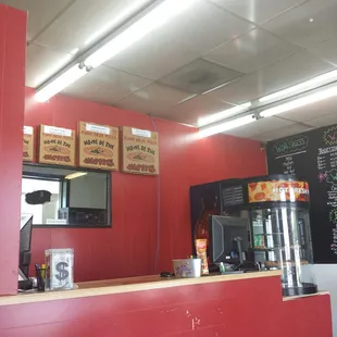 Hard to see but they have a 20" pizza