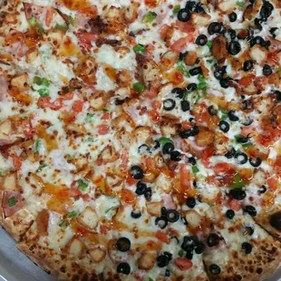 Fried chicken on pizza... oh ya...