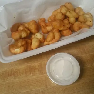 That's what $6 worth the garlic knots looks like! And yes, that's cinnamon roll frosting. Well done guys! I will never order from you again!