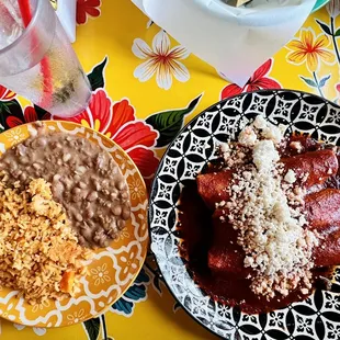 Fajita enchiladas rojas meal