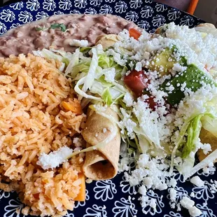 Flautas de pollo (chicken flautas)