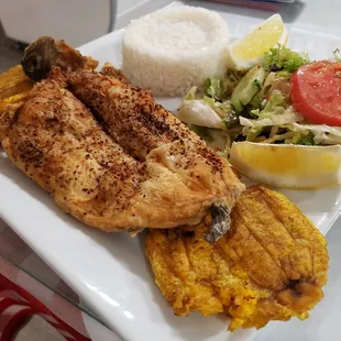 Trucha (fried trout with plantains and rice)