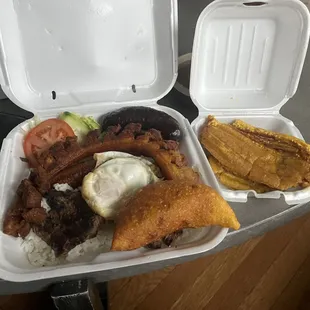 Bandeja Pueblito Paisa, Empanada, Tostones