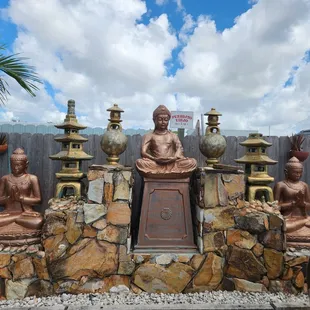 I just had to park by the Buddhas.