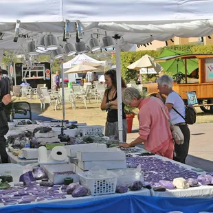 People browsing outside