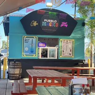 Order here, they bring it to your table.