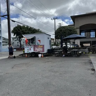 Cute trailer with two benches