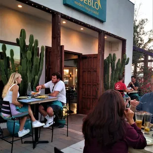 Many outdoor dining options available