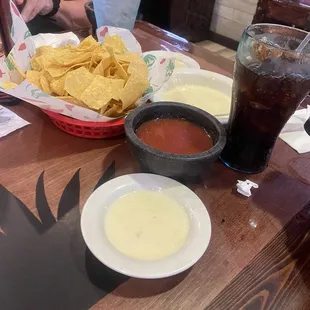 Chips&amp;Queso and salsa