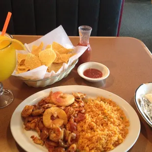 Jarocho... Chicken, shrimp, scallops, peppers, onions, and pineapple... Too good for leftovers