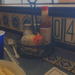 No condiments should be on table