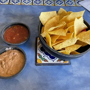 Chips, salsa &amp; bean dip