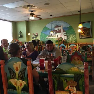 Nice decor, great food!