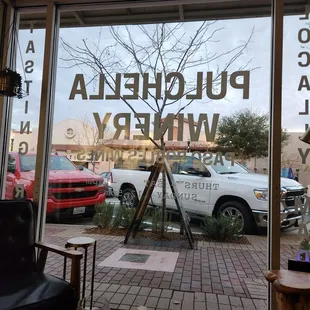 the outside of a restaurant