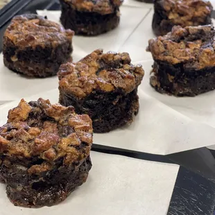 Pecan tassie brownies