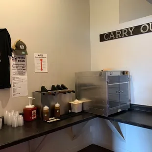 Sauce and carry out corner