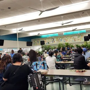 entertainment at Hawaiian Plate area