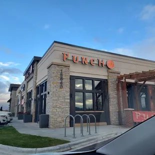 the outside of a restaurant