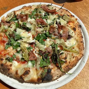 a pizza on a paper plate