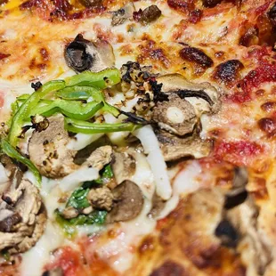 Combo pizza (half veg, half meat)