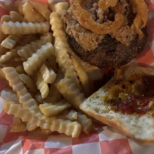 Burger with pulled pork, onion rings and bacon jam