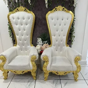 Entrance chairs