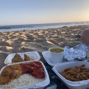 Punjabi Tandoor = picnic dinner Newport Beach. Samosa, Naan, Onion Bhakti, Bengan Bhartha, Chicken Makhani, Chicken Vindaloo, and Basmati.