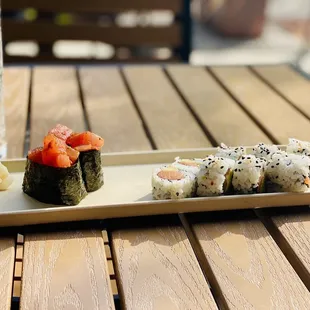 Spicy tuna &amp; salmon avocado roll