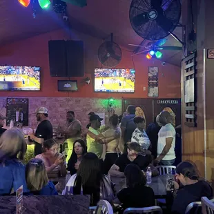 a crowd of people in a restaurant