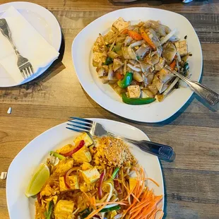 Pad Thai and pad c ew
