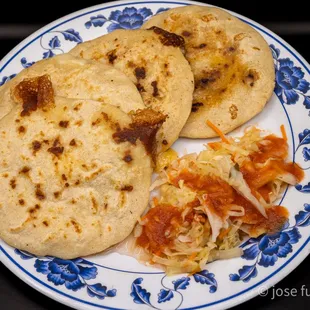 4 Pupusa plate with Salsa and Curido