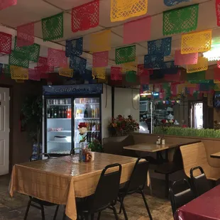 Quaint little place here in Springfield for some good Salvadoran food at good prices.