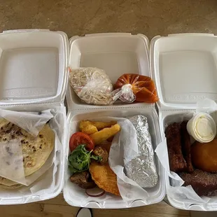 Combo plate- with 1 extra added papusa $25