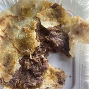 Compre unas pupusas de revueltas  y me dieron esto