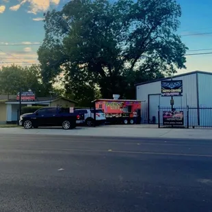 ramen and noodles, outside