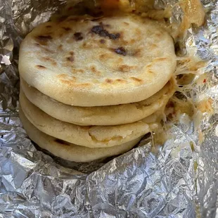 Nicely packed by 6 (1/2 dozen) I just ate 2 driving :P