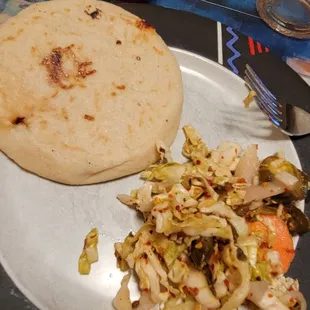 Pollo pupusa and cabbage