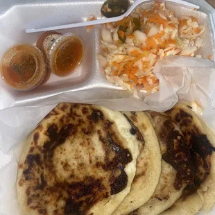 Pollo y Queso Pupusa