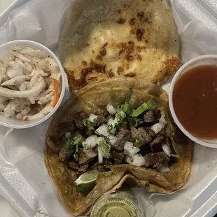 Pollo y queso pupusa &amp; bistec taco
