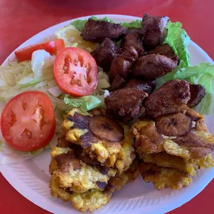 Masitas (fried pork) and tostones