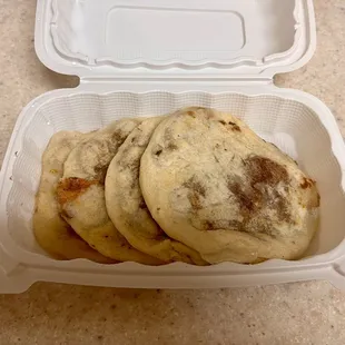 When I usually get it to go from Door dash. They put the coleslaw pickeled veg in a separate bag. As well as the sauce or salsa.