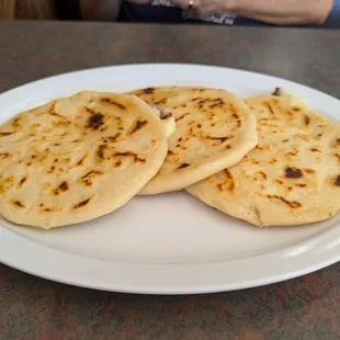 Las pupusas estan bastante Bien!! Pero la atencion es fatal!!