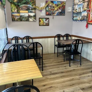 ables and chairs in a restaurant