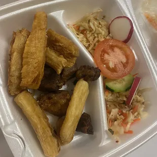 Yucca con chicharrón.